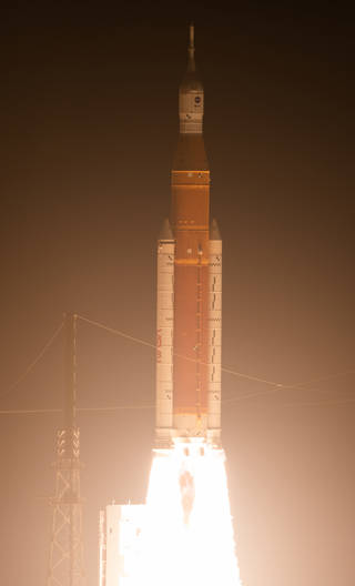 NASA’s Space Launch System rocket carrying the Orion spacecraft launches on the Artemis I flight test, Wednesday, Nov. 16, 2022, from Launch Complex 39B at NASA’s Kennedy Space Center in Florida. NASA’s Artemis I mission is the first integrated flight test of the agency’s deep space exploration systems: the Orion spacecraft, Space Launch System (SLS) rocket, and ground systems. SLS and Orion launched at 1:47 a.m. EST, from Launch Pad 39B at the Kennedy Space Center. Credits: NASA/Joel Kowsky