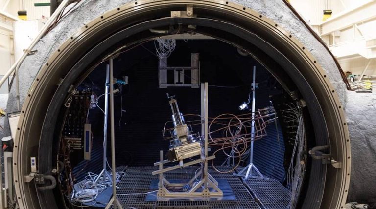 NASA Successfully Extracts Oxygen From Lunar Soil Simulant
