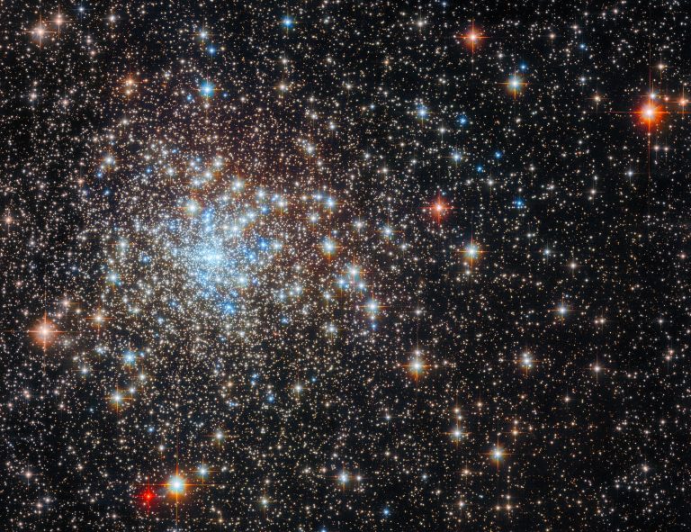 Hubble Peers Into A Glistening Star Cluster