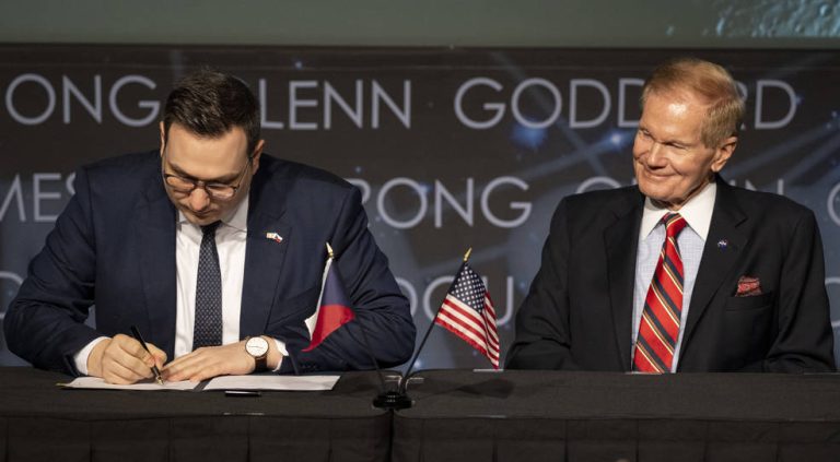 NASA Welcomes Czech Foreign Minister For Artemis Accords Signing